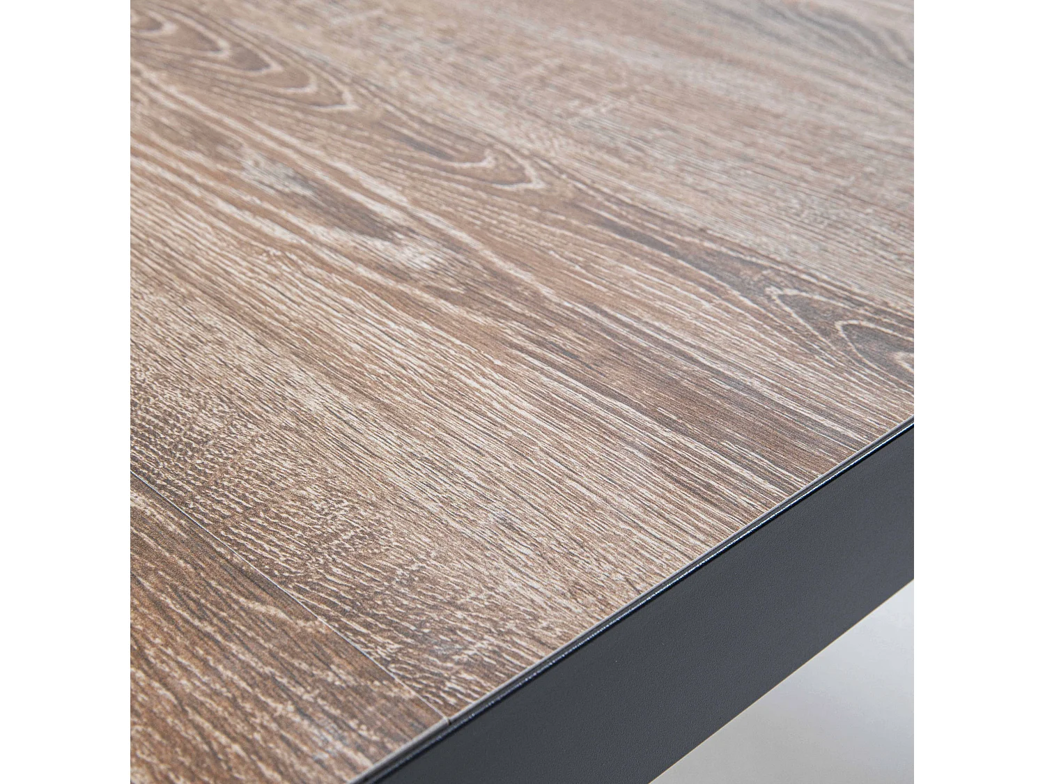 Tuintafel voor 6 personen van en bruine keramiek