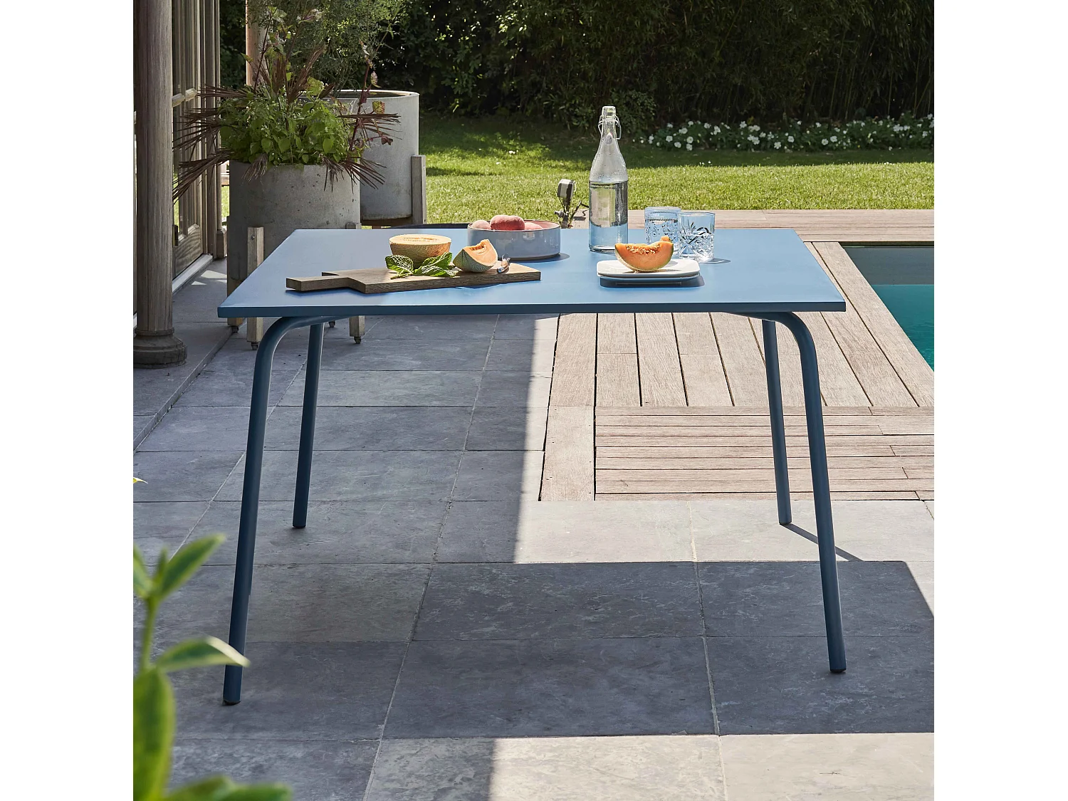 Vierkante tuin tafel van blauw pacifisch metaal