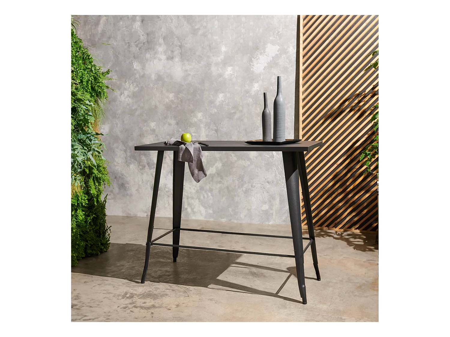 Table haute de jardin en acier noir mat