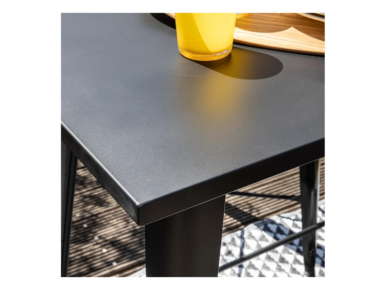 Table haute de jardin en acier noir mat