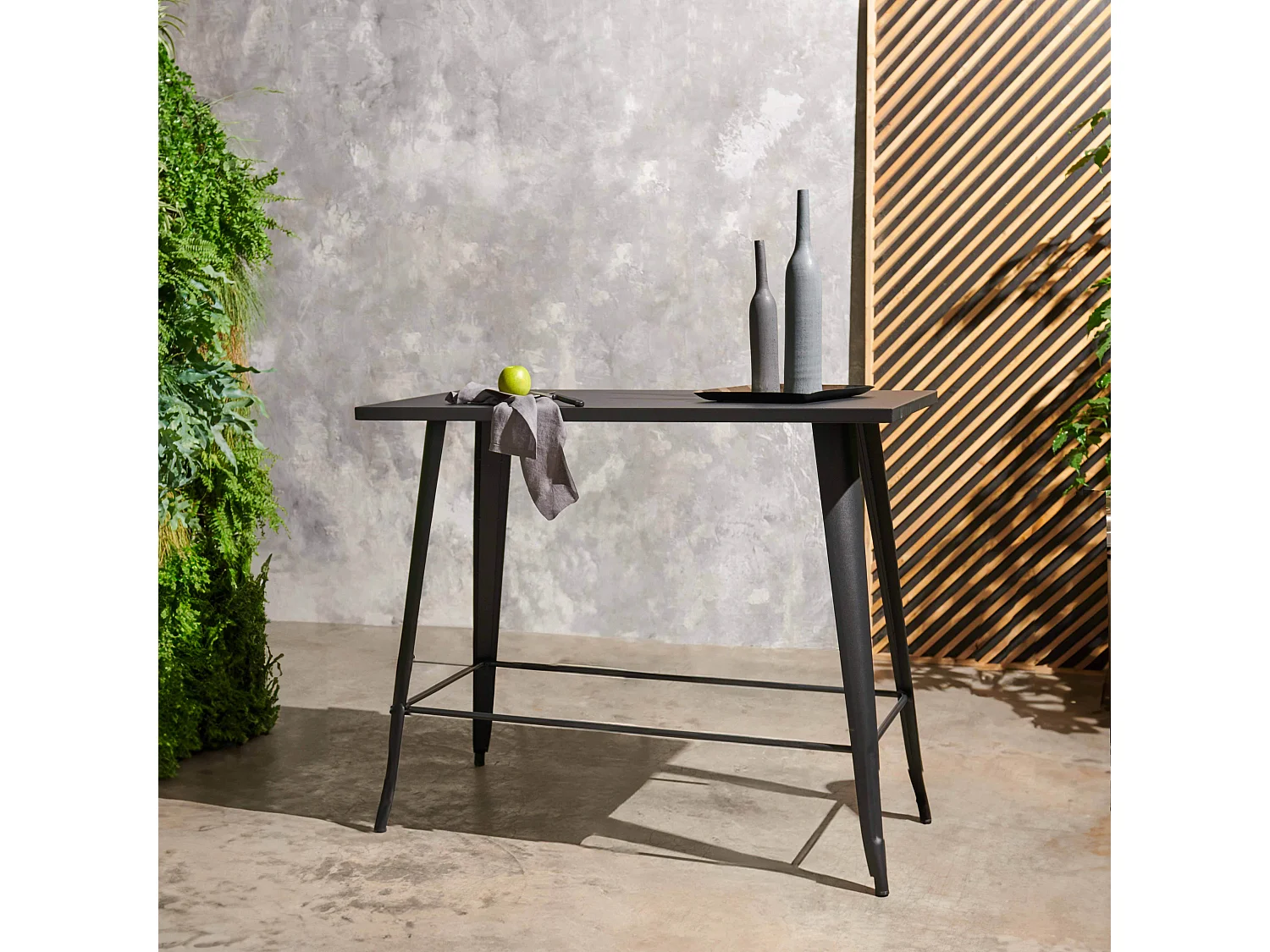 Table haute de jardin en acier noir mat