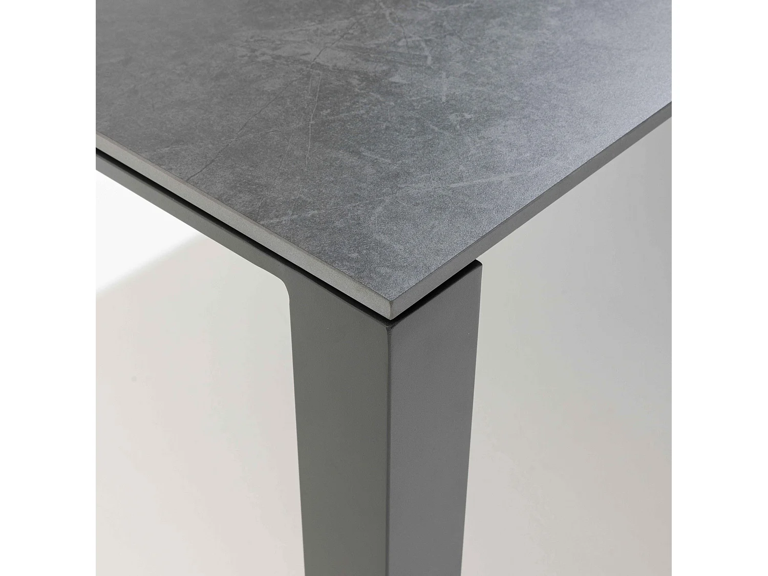 Table de jardin extensible en aluminium et pierre gris anthracite