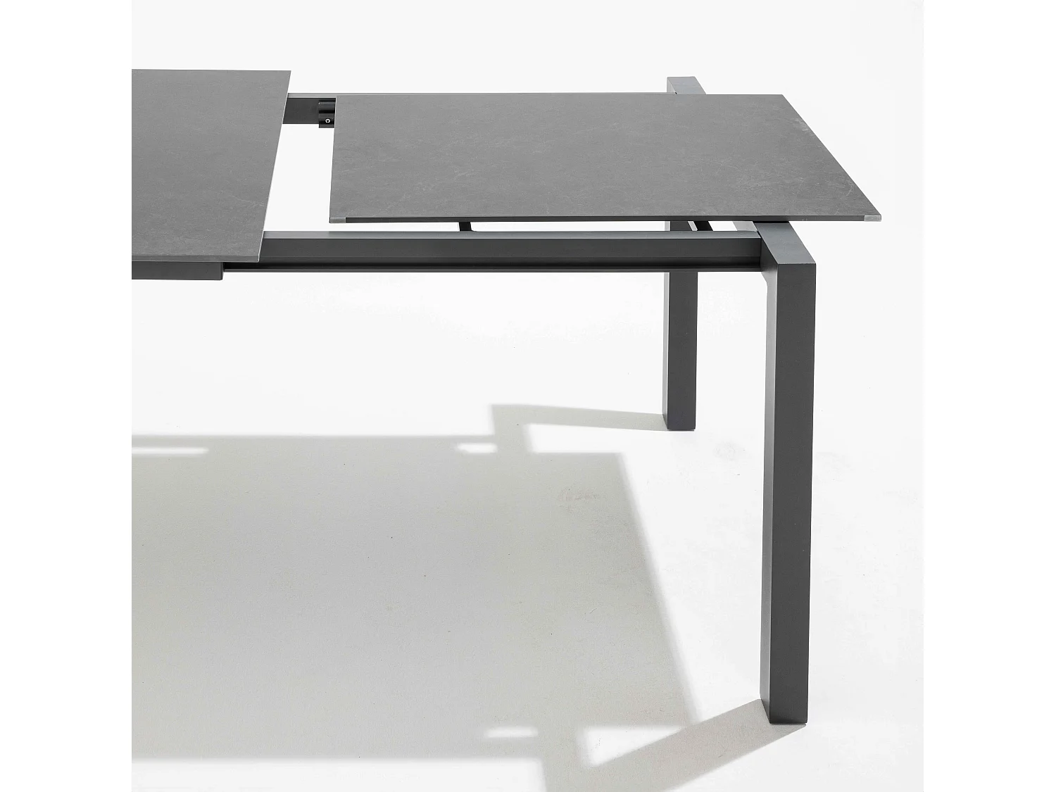 Table de jardin extensible en aluminium et pierre gris anthracite