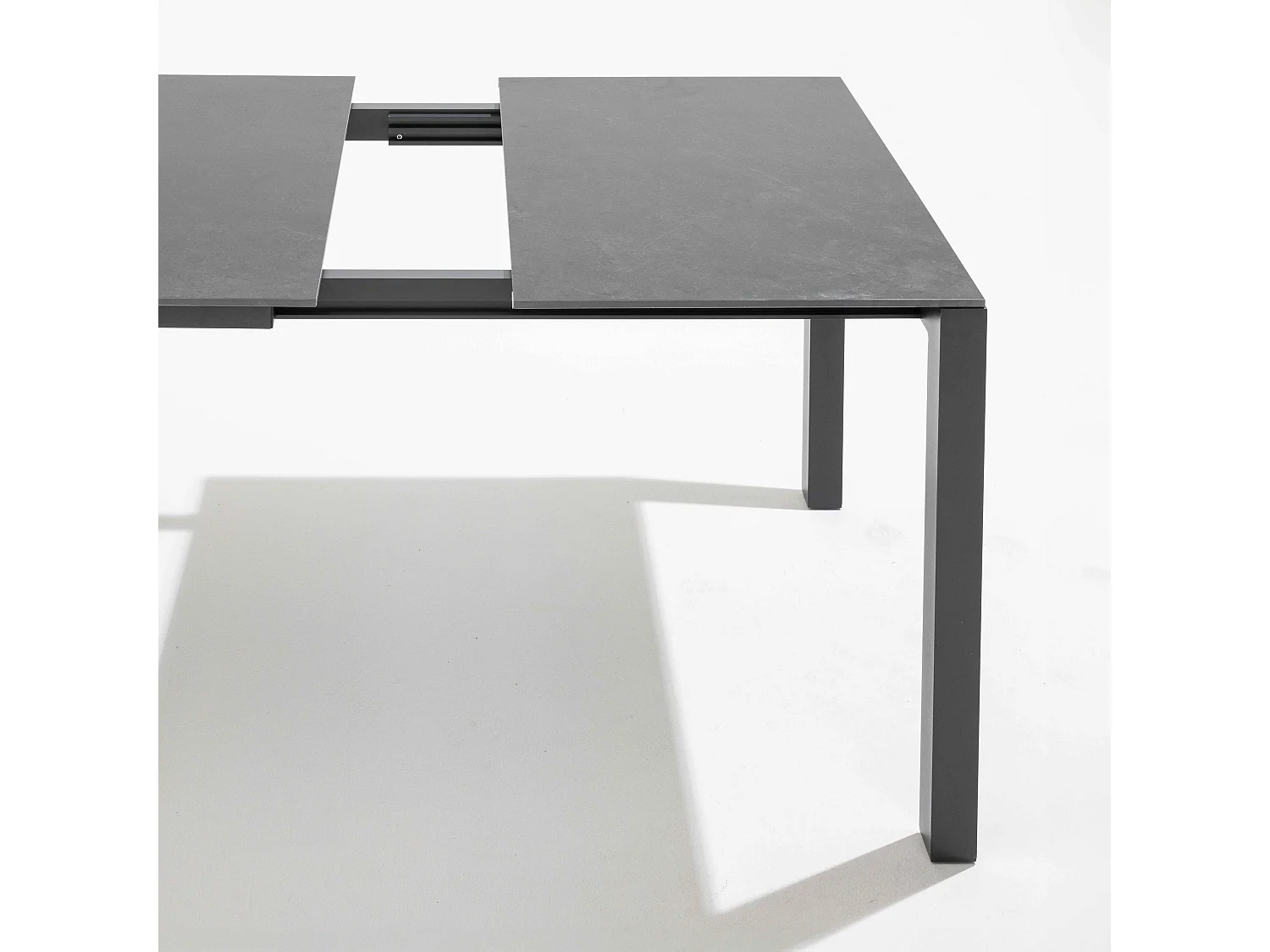 Table de jardin extensible en aluminium et pierre gris anthracite