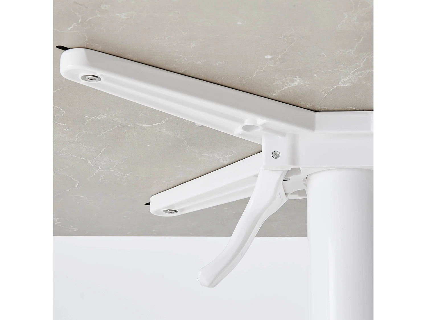 Ensemble table de terrasse stratifié marbre beige et 2 fauteuils blanc