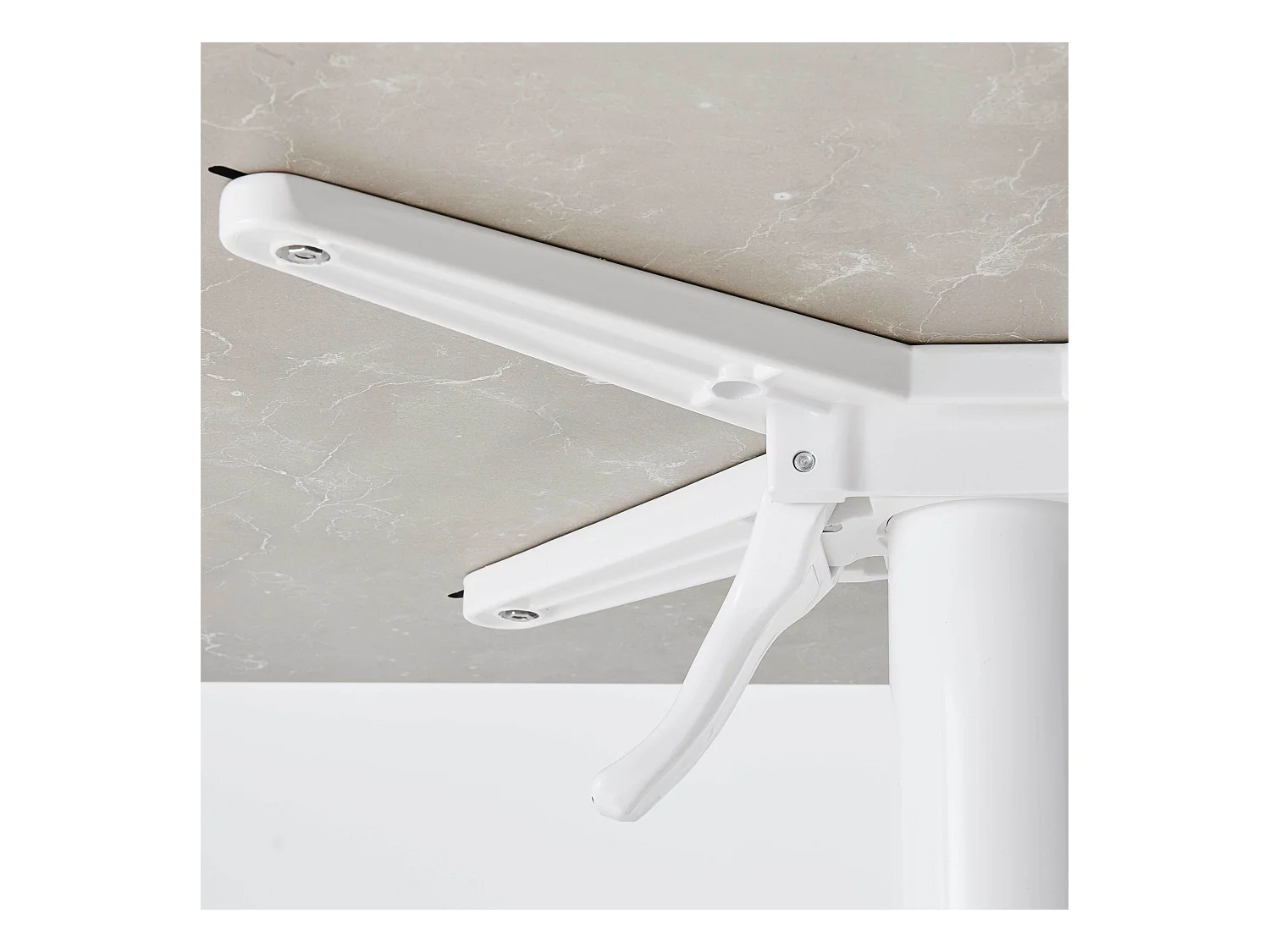 Ensemble table de terrasse stratifié marbre beige et 2 fauteuils blanc