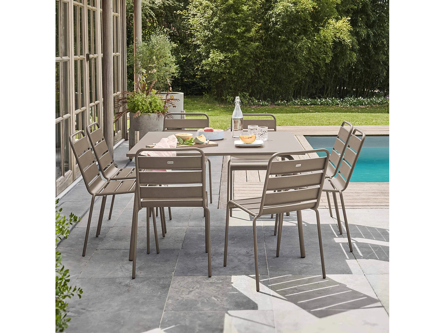 Ensemble table de jardin et 8 chaises en métal taupe - Palavas