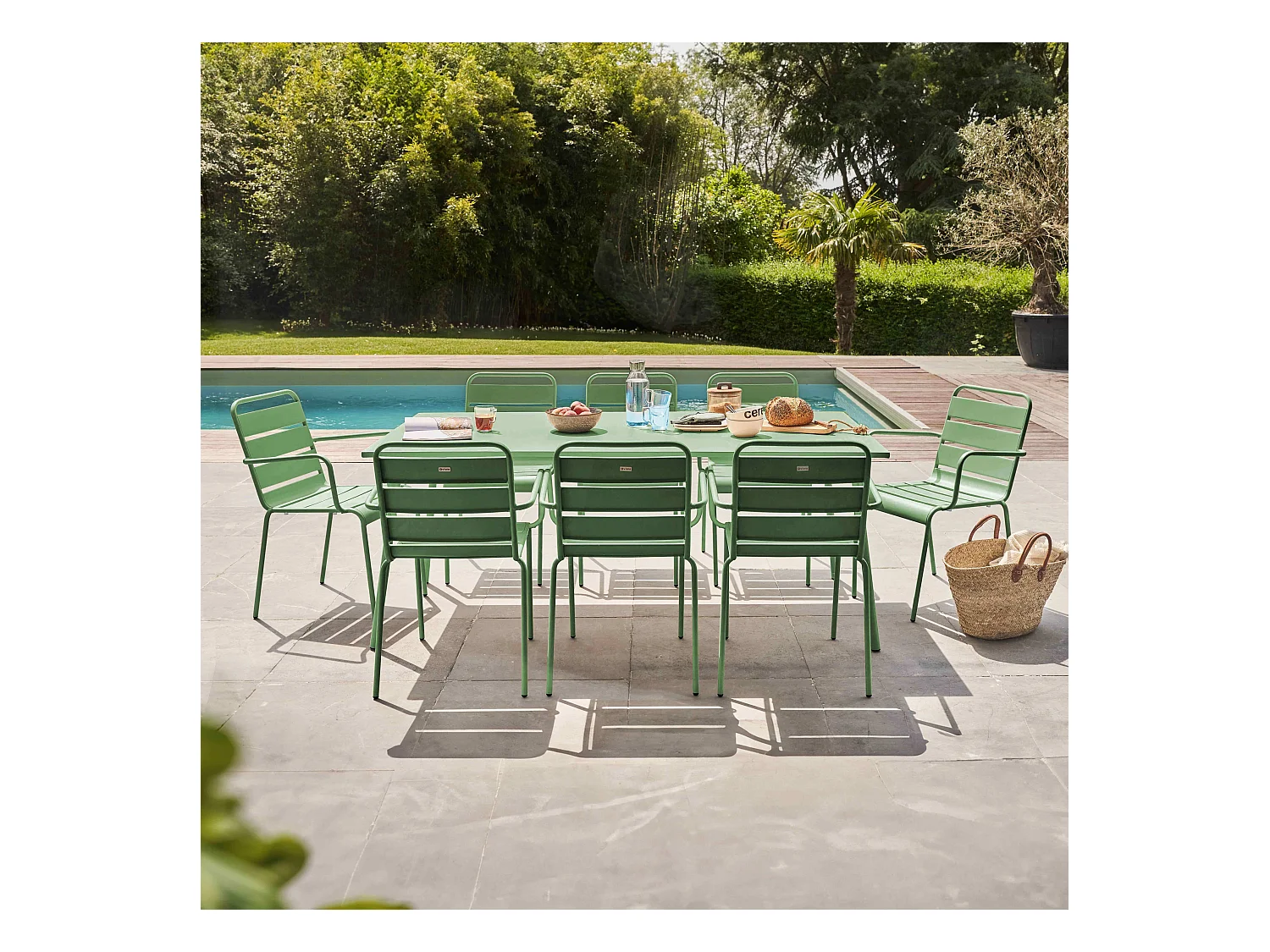 Ensemble table de jardin et 8 fauteuils en métal vert cactus - Palavas