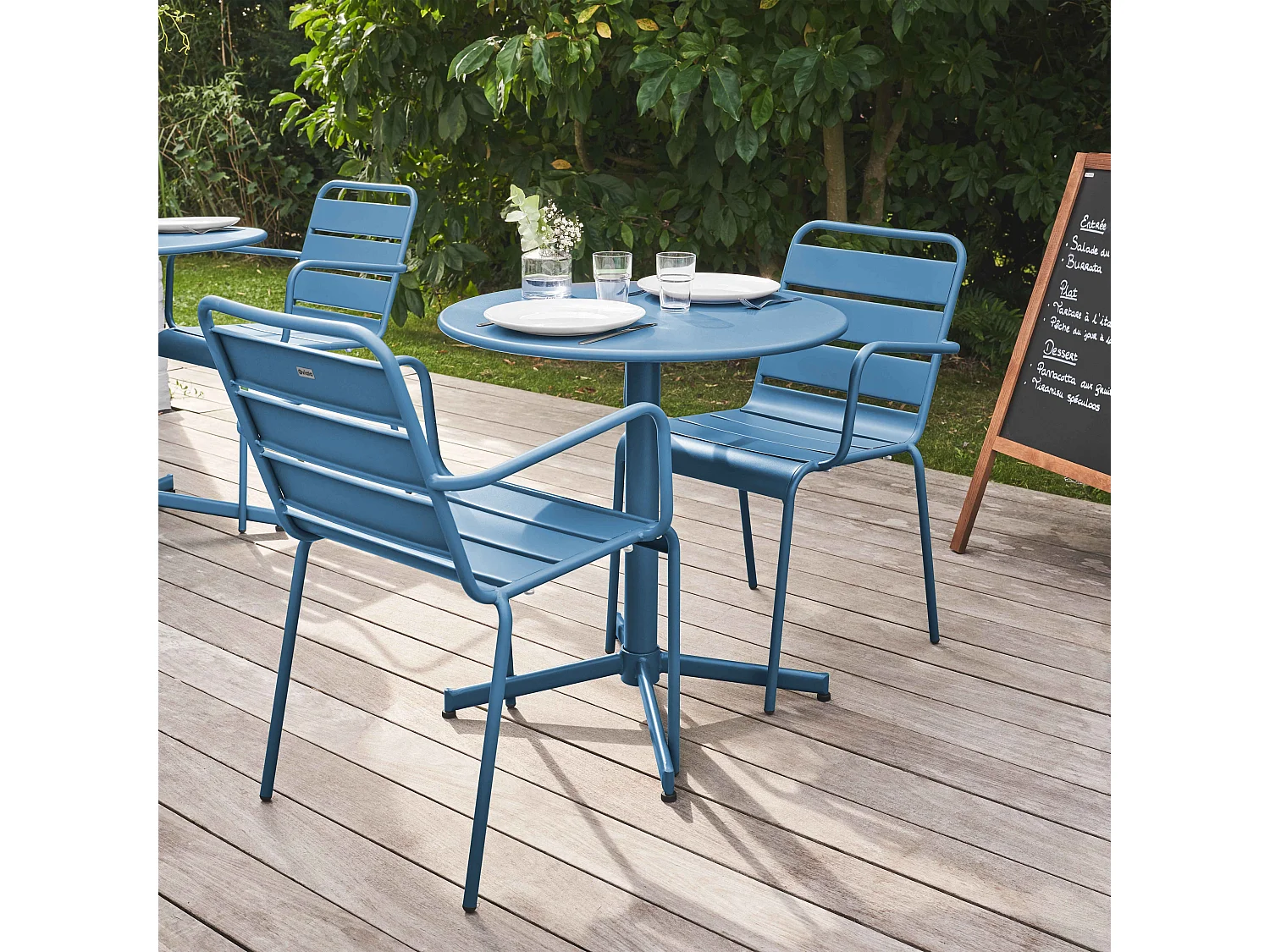 Tuinset met tafel en 2 blauwe Pacific fauteuils