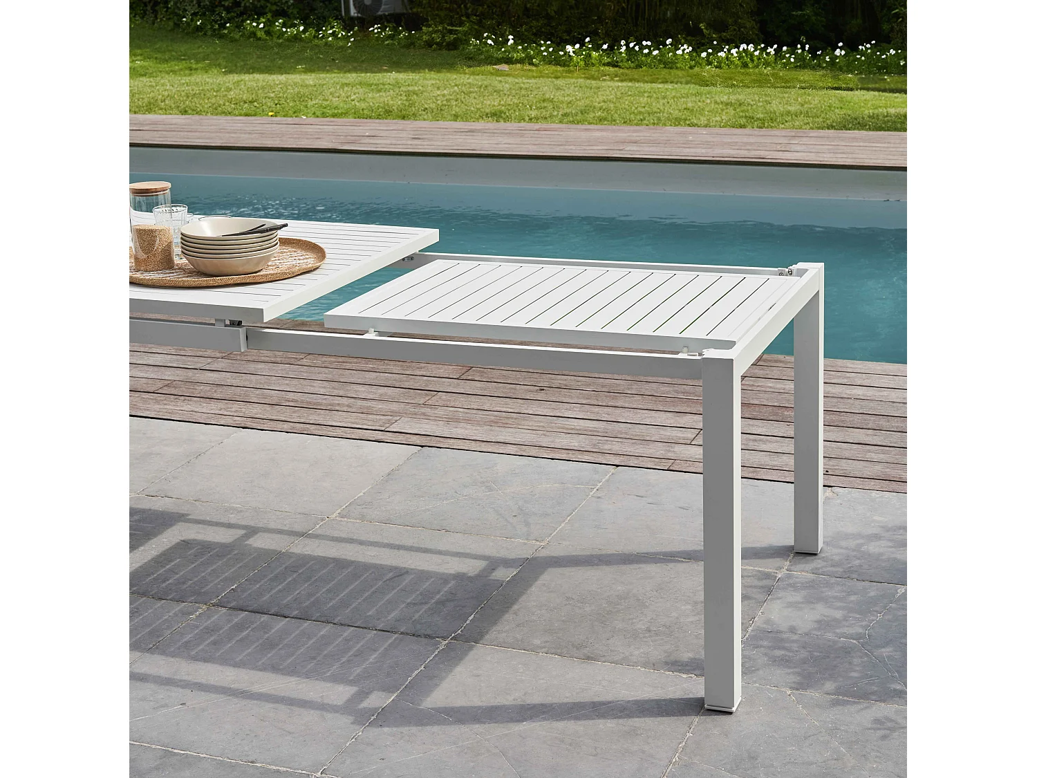 Ensemble table de jardin extensible en aluminium et 8 assises blanc