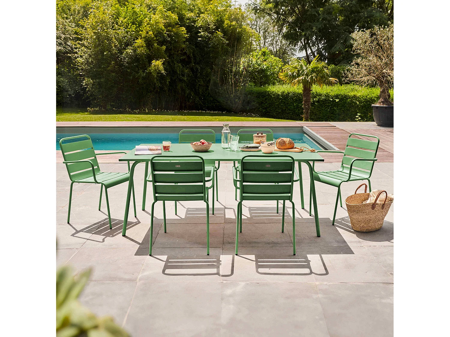 Tuinset met tafel en 6 fauteuils in cactusgroen metaal