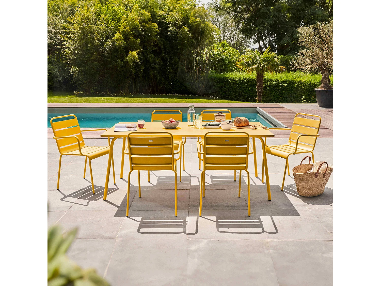 Ensemble table de jardin et 6 fauteuils en métal jaune - Palavas