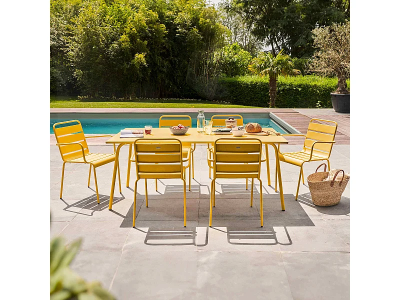 Tuinset met tafel en 6 gele fauteuils