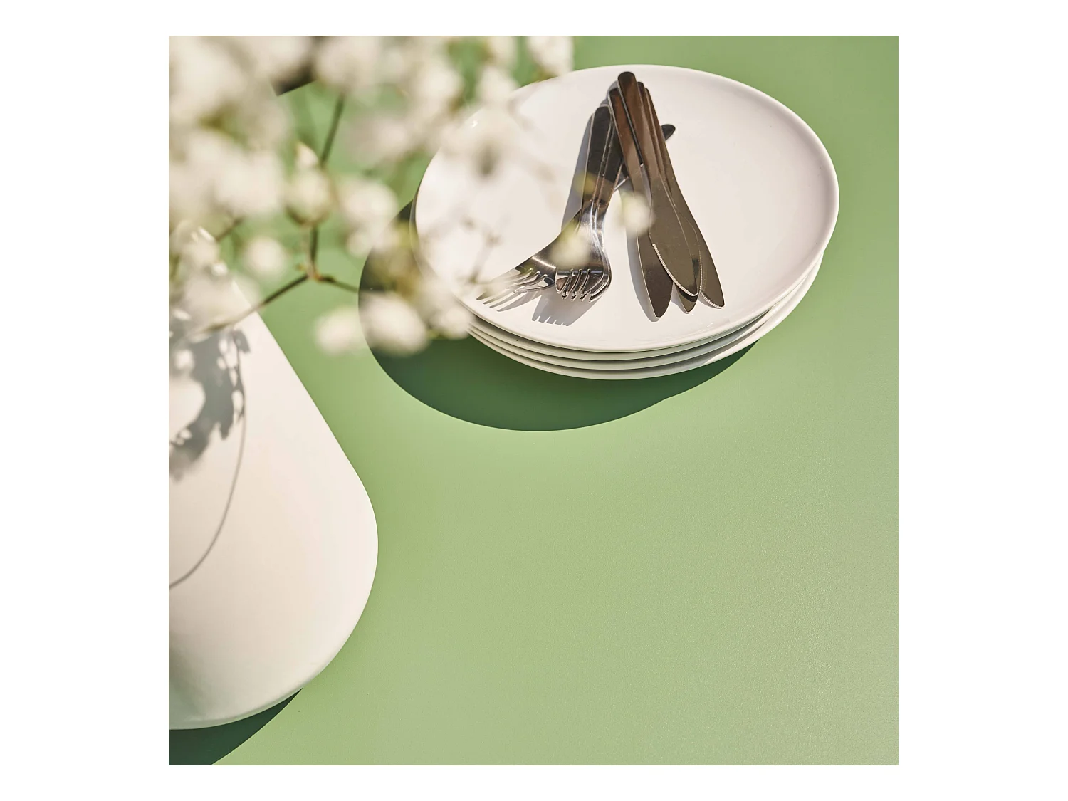 Tuinset met tafel en 8 groene cactus stoelen