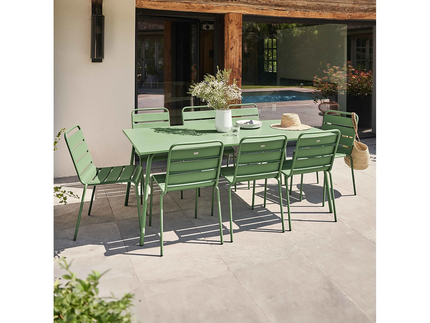 Tuinset met tafel en 8 groene cactus stoelen