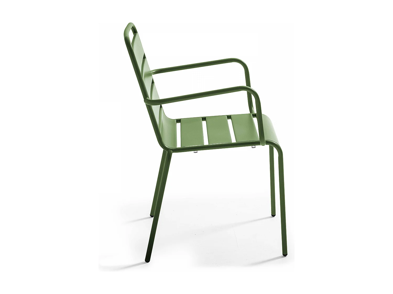 Set van een vierkante tuin tafel en 8 fauteuils in cactusgroen metaal