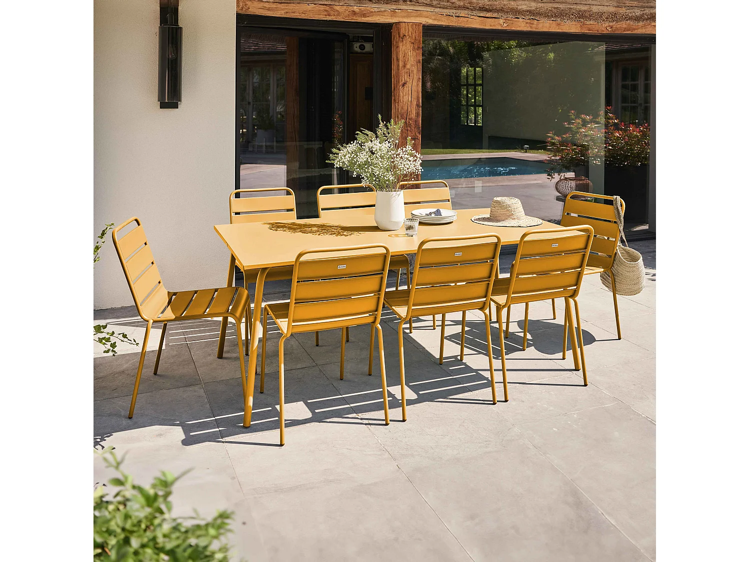 Ensemble table de jardin et 8 chaises en métal jaune  - Palavas