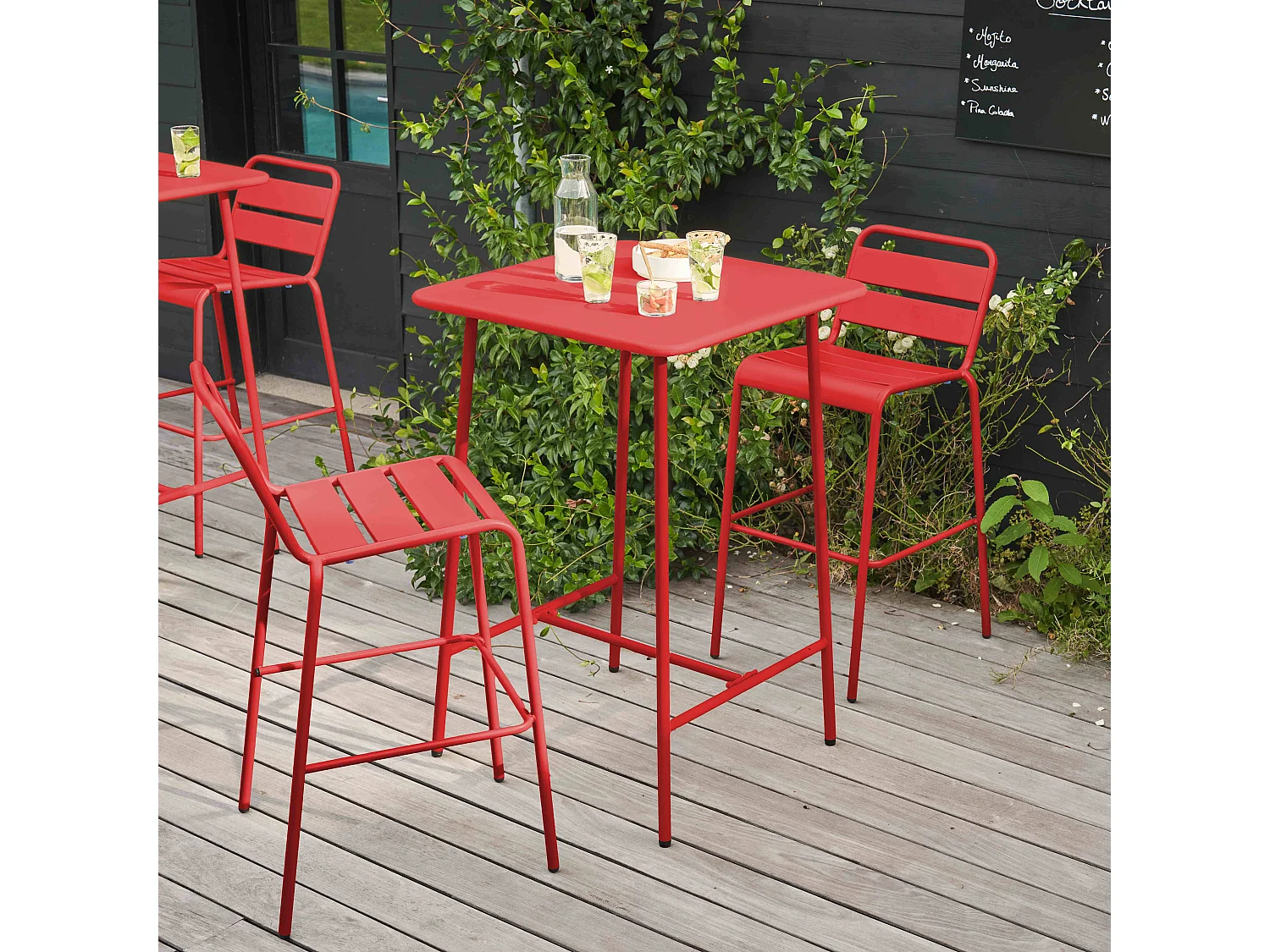 Set tafel en 2 hoge oranje stoelen