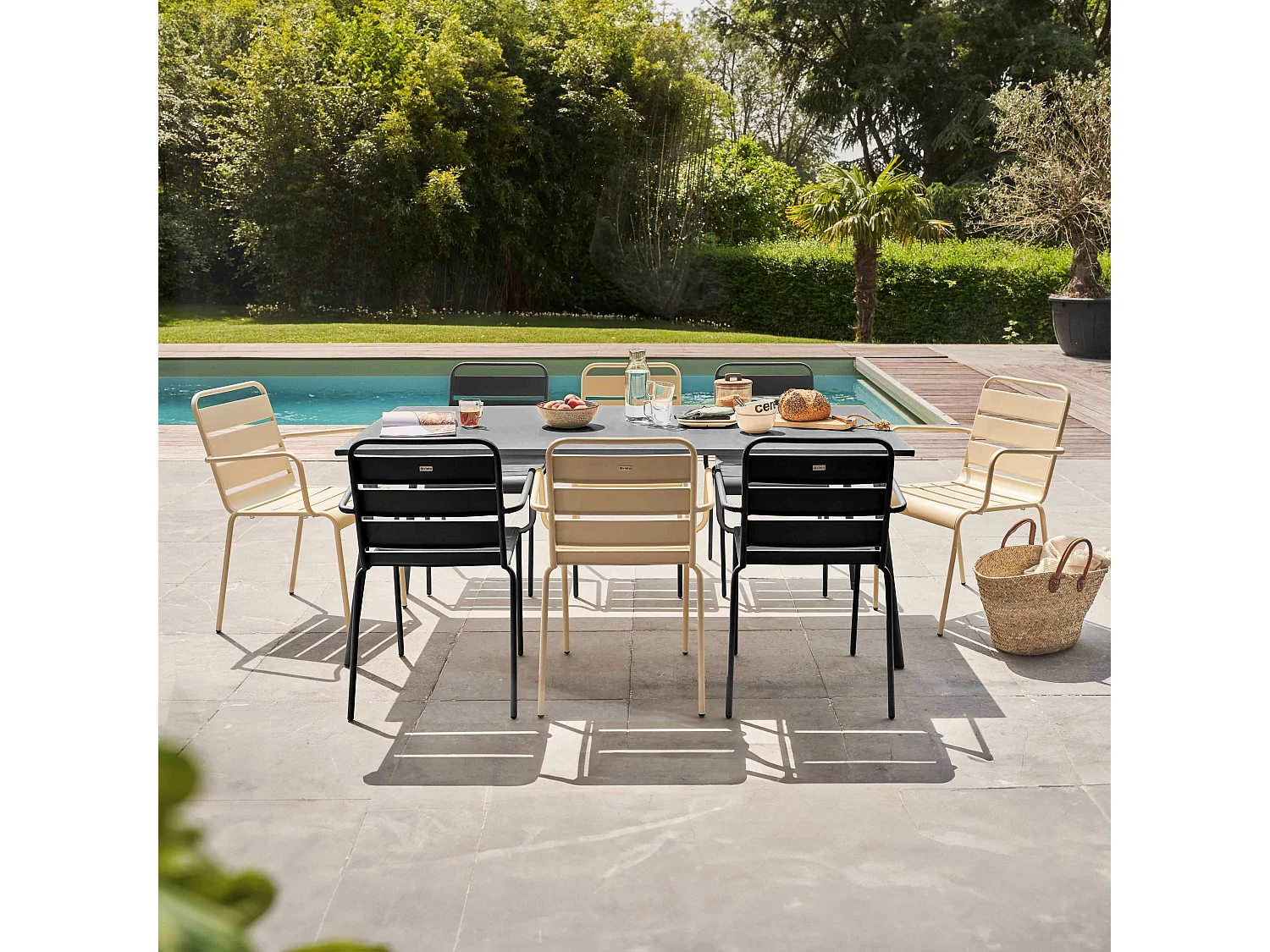 Ensemble table de jardin et 8 fauteuils en métal ivoire et gris - Palavas