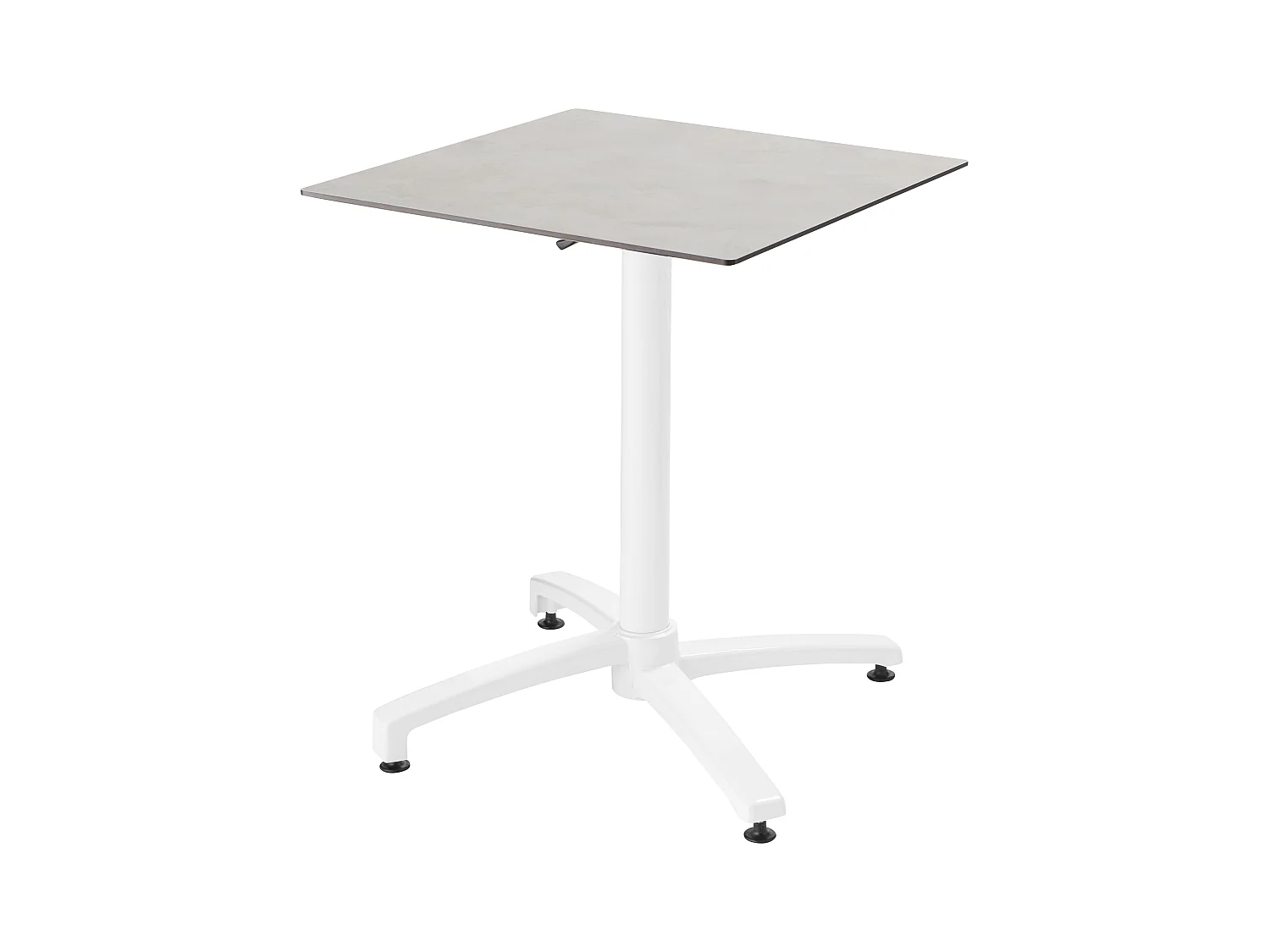 Een tuintafel met betonnen laminaat en 2 grijze fauteuils