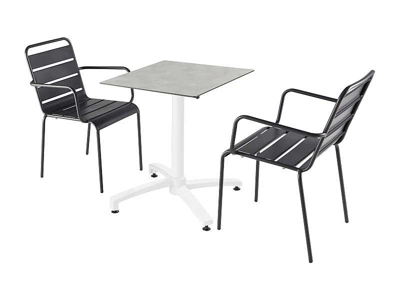 Een tuintafel met betonnen laminaat en 2 grijze fauteuils