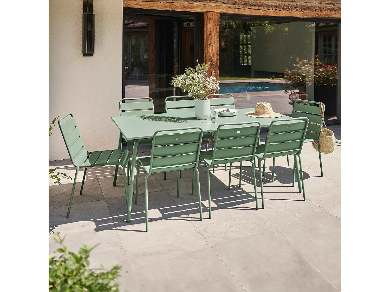 Ensemble table de jardin et 8 chaises en métal vert sauge - Palavas