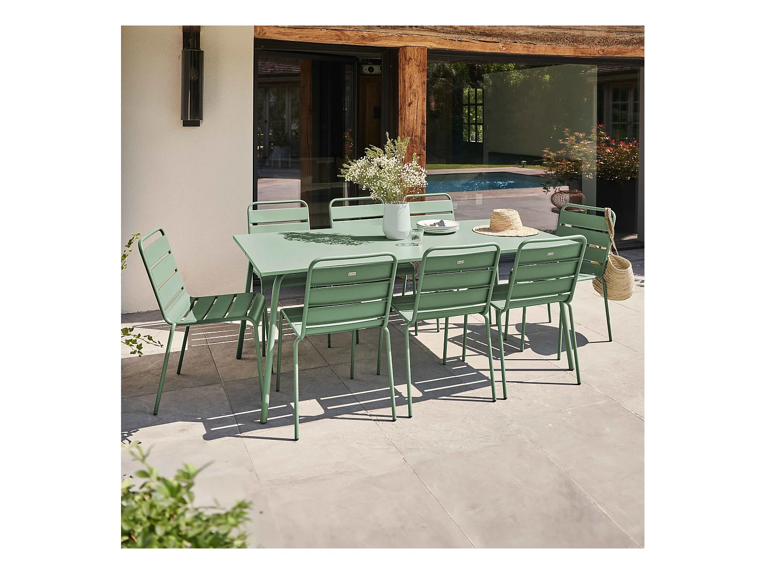 Ensemble table de jardin et 8 chaises en métal vert sauge - Palavas
