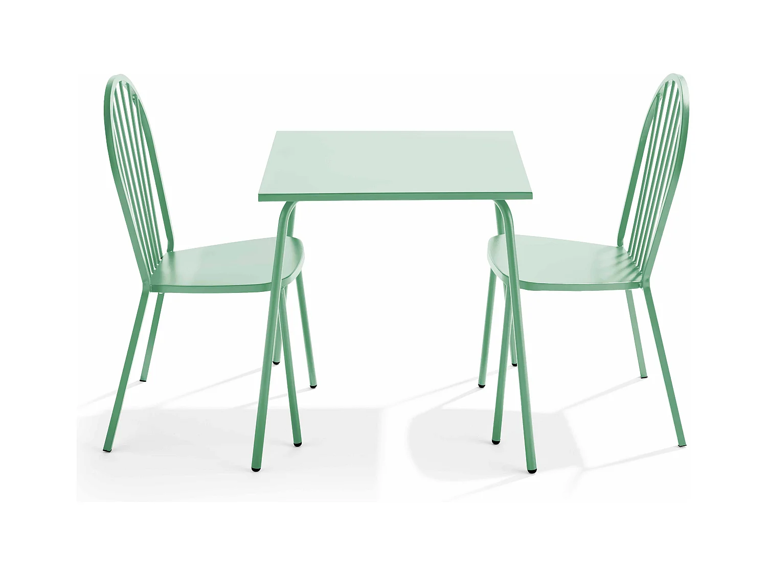 Set van een bistro tuintafel en 2 groene salontafels van staal