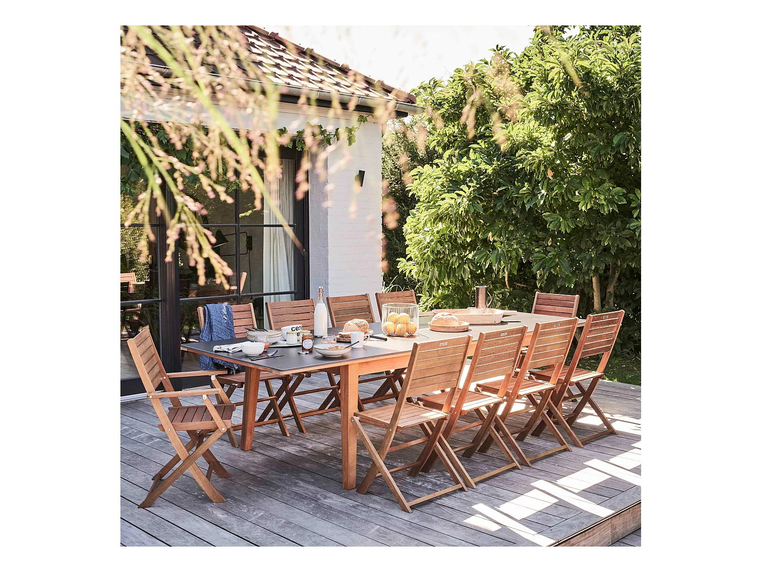 Ensemble table de jardin extensible en eucalyptus avec 10 assises