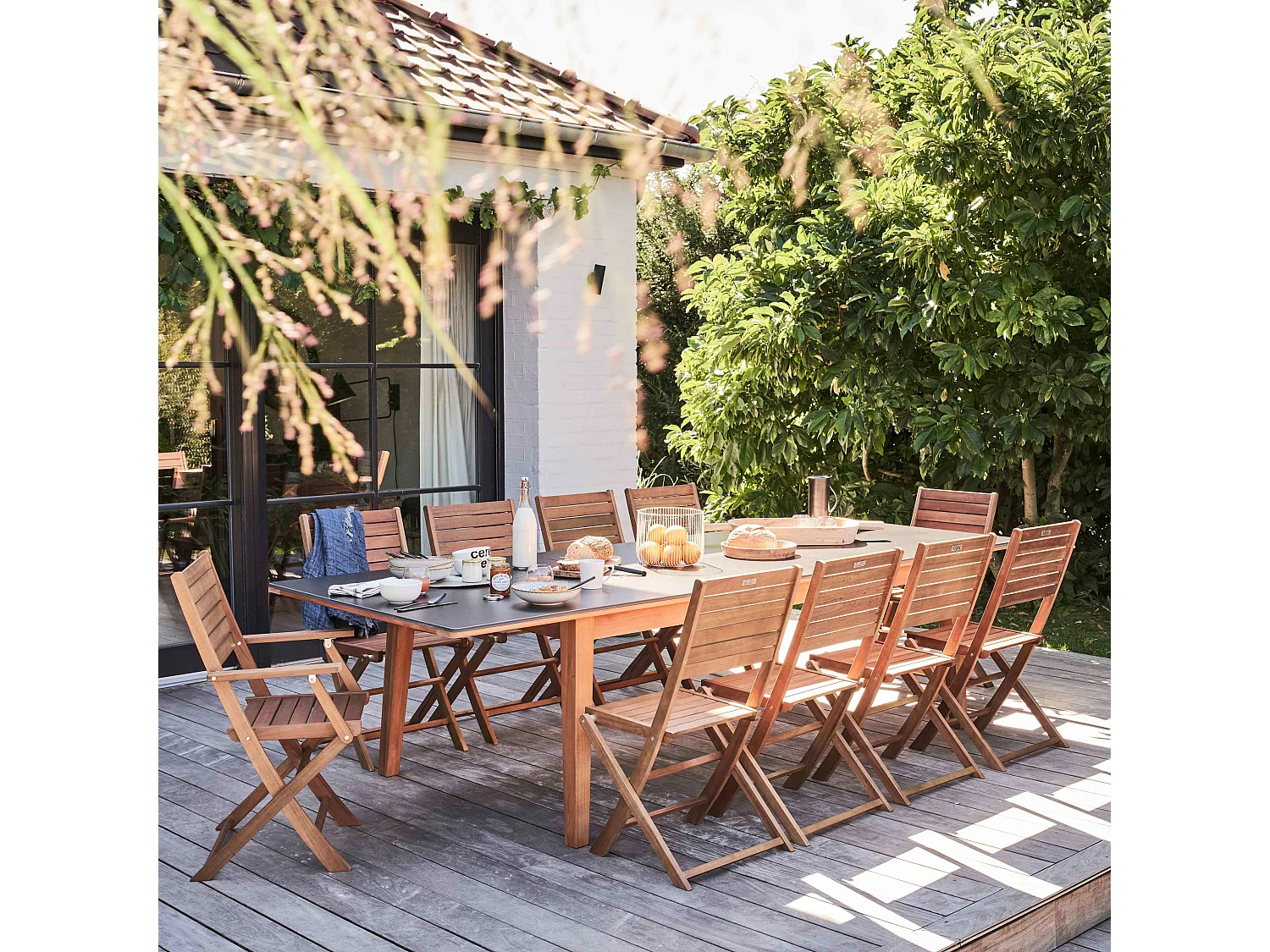 Ensemble table de jardin extensible en eucalyptus avec 10 assises