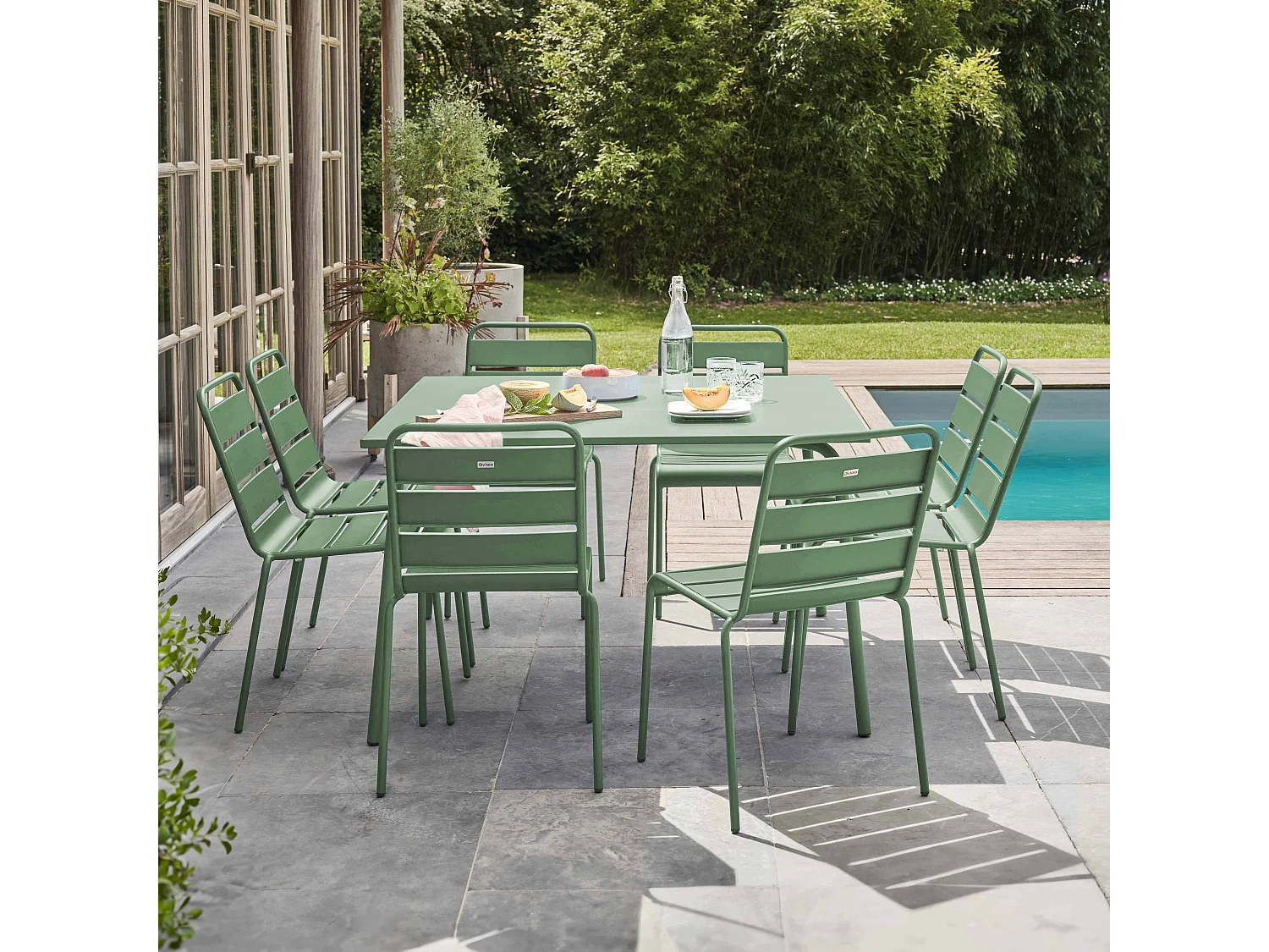 Ensemble table de jardin et 8 chaises en métal vert sauge - Palavas