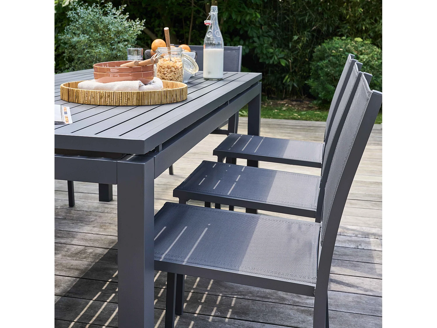 Ensemble table de jardin extensible et 8 assises en aluminium gris