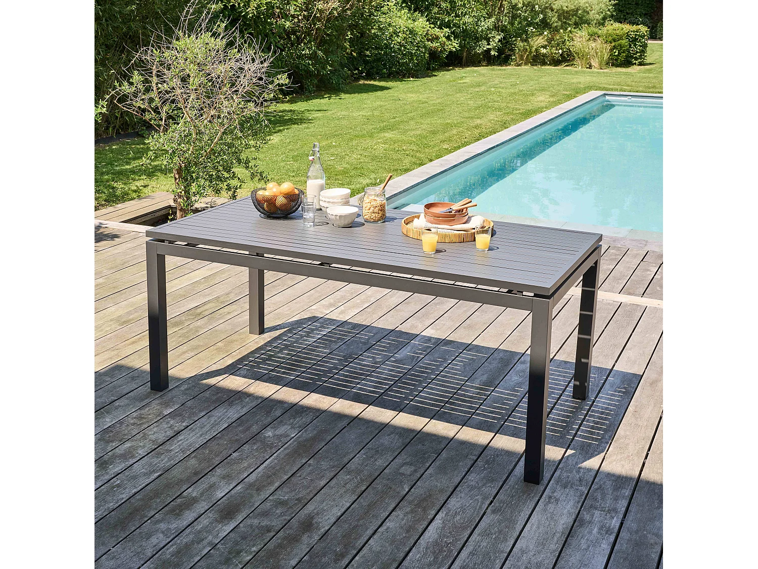 Ensemble table de jardin extensible et 8 assises en aluminium gris