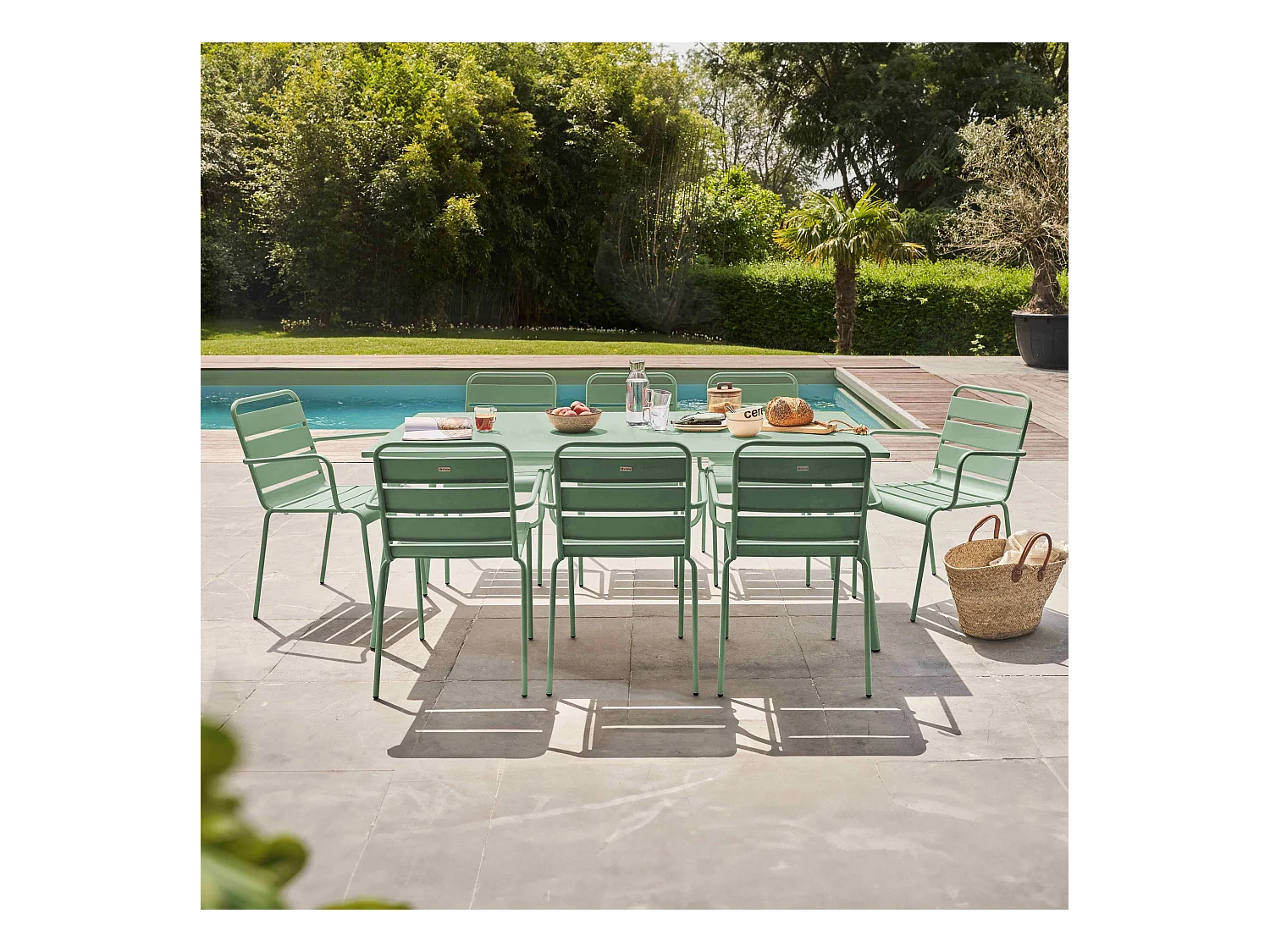 Ensemble table de jardin et 8 fauteuils en métal vert sauge - Palavas
