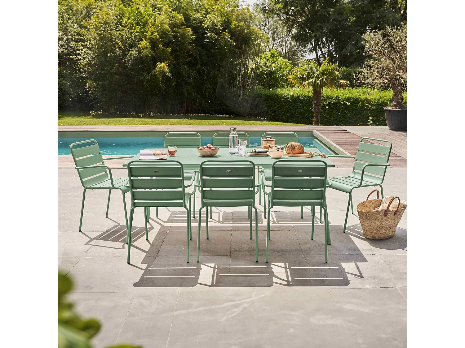 Ensemble table de jardin et 8 fauteuils en métal vert sauge - Palavas