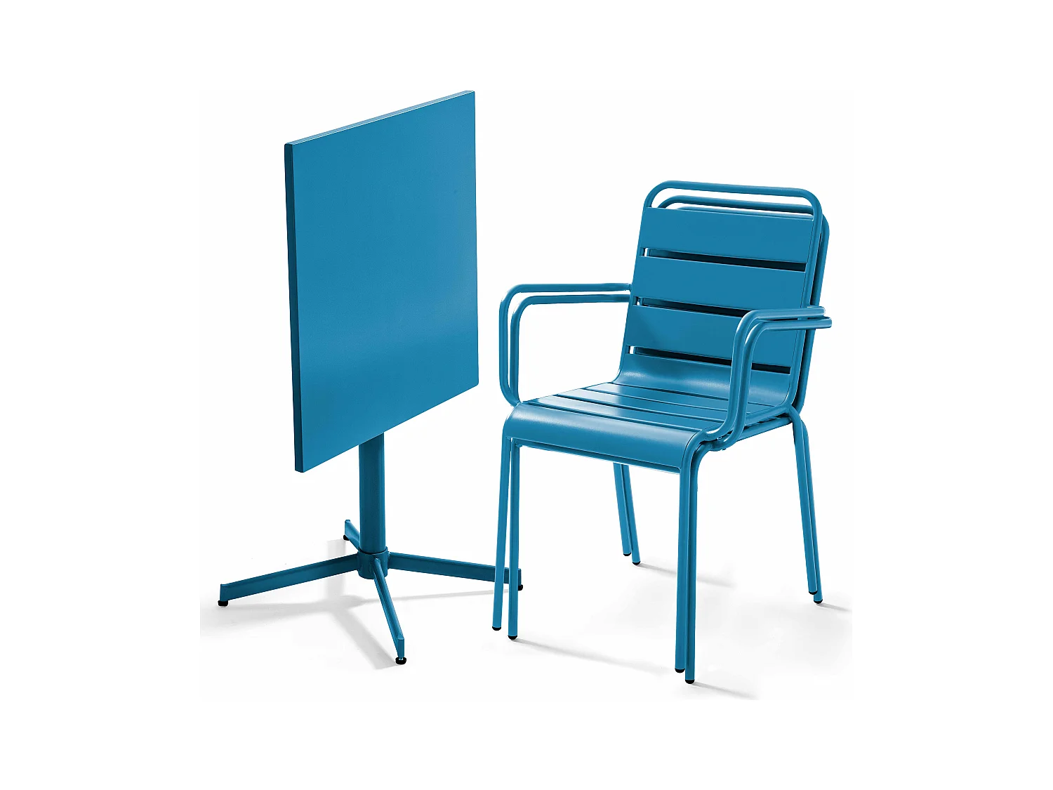 Set van een vierkante tuin tafel en 2 blauwe Pacific fauteuils