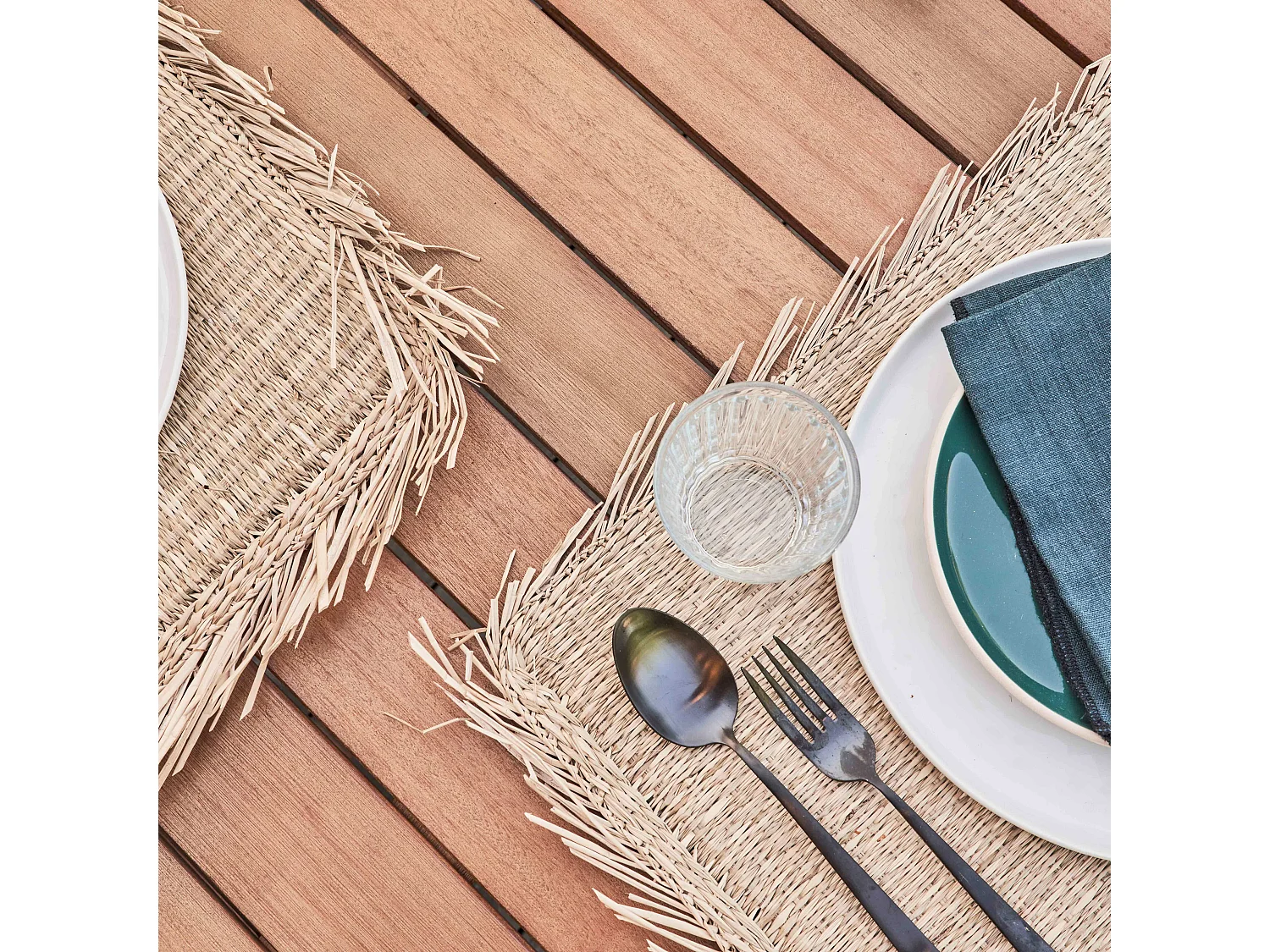 Table extensible et 10 chaises en bois