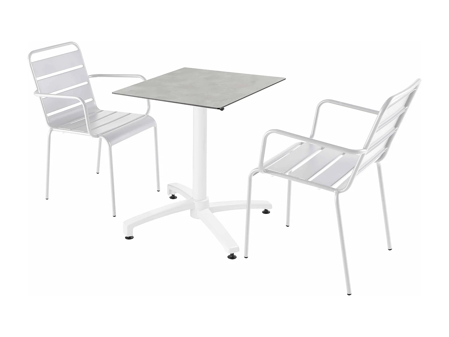 Een tuintafel met betonnen laminaat en 2 witte fauteuils