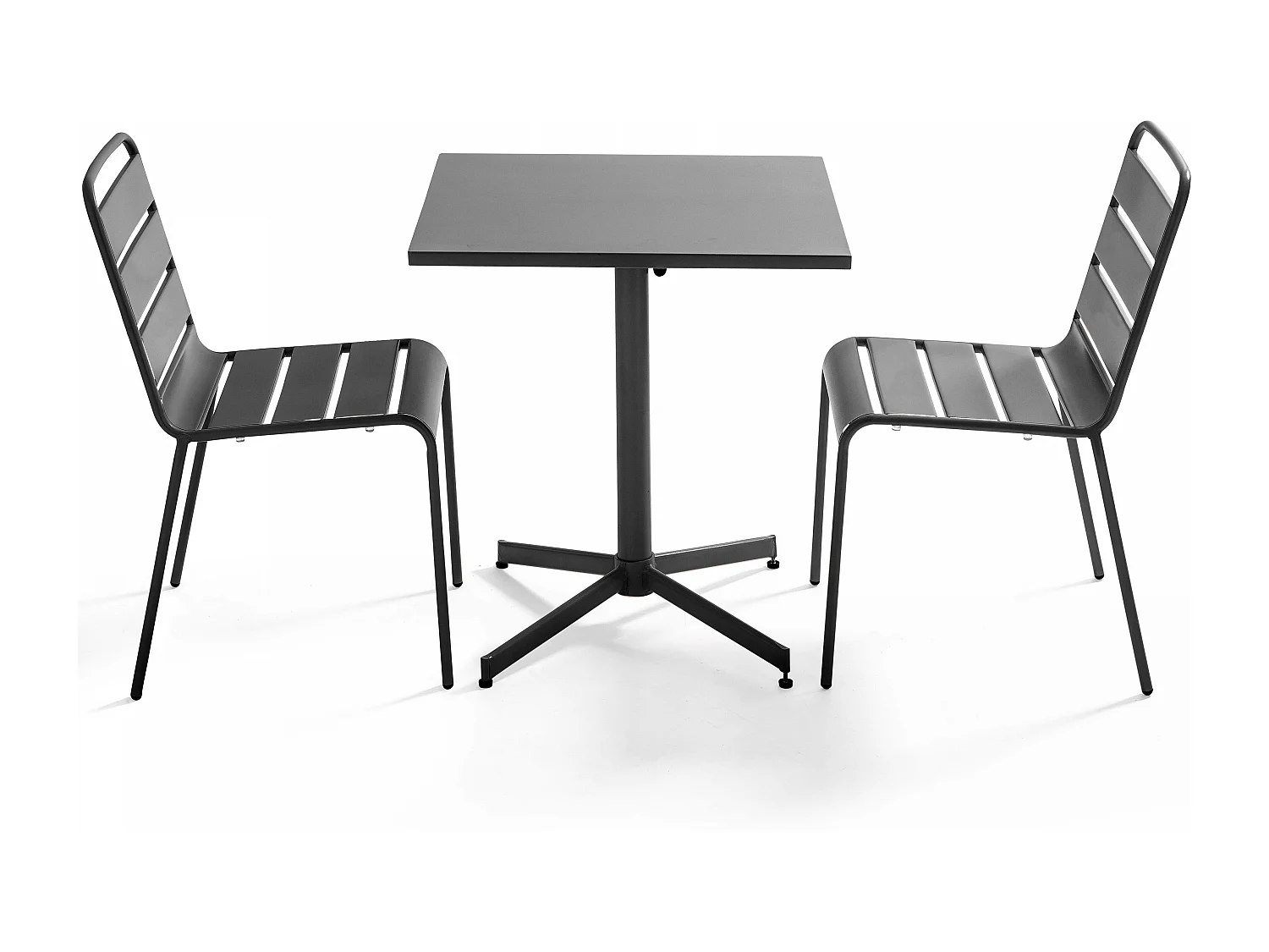 Set van een vierkante tuin tafel en 2 grijze stoelen