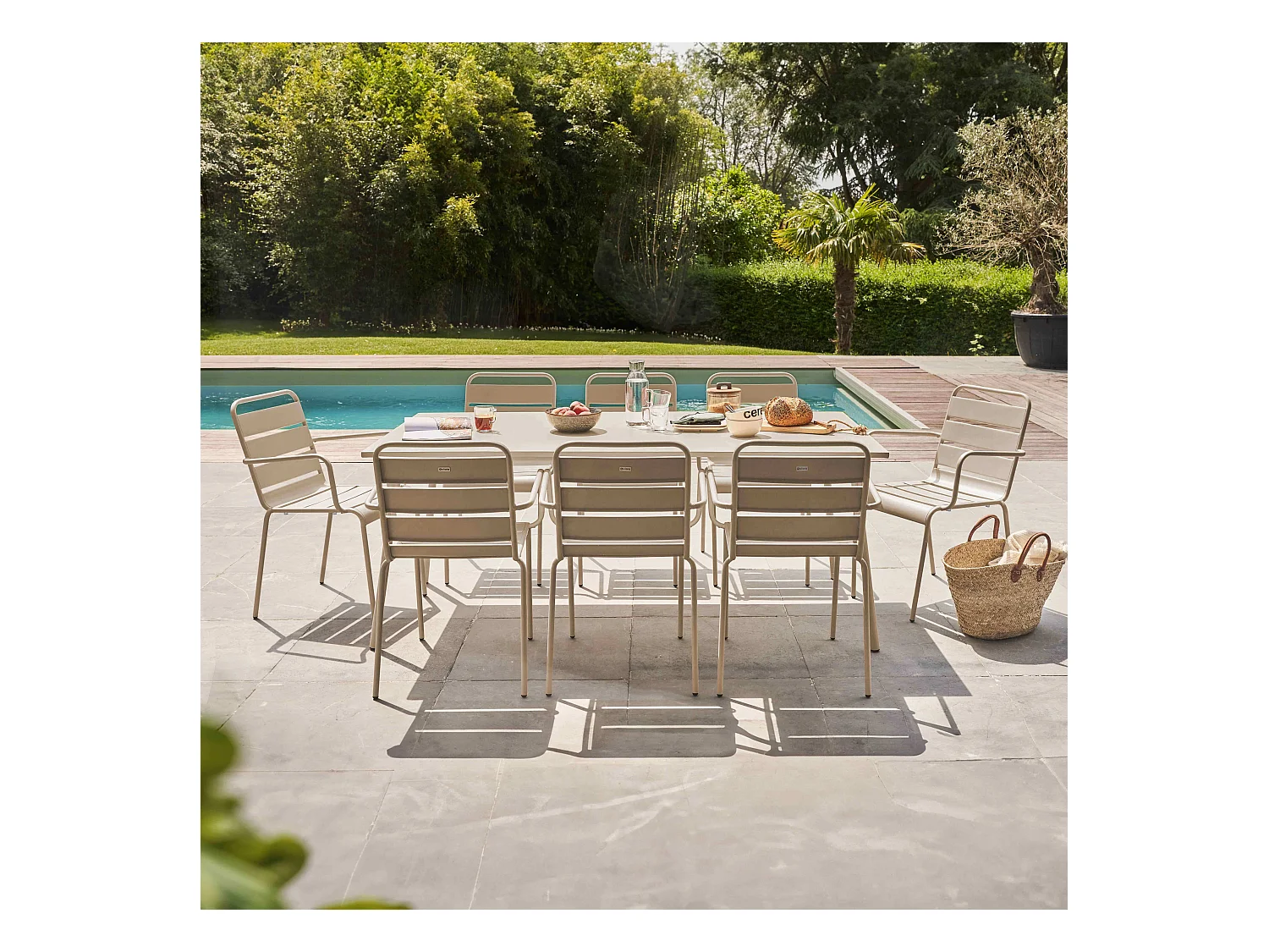 Ensemble table de jardin et 8 fauteuils en métal taupe  - Palavas