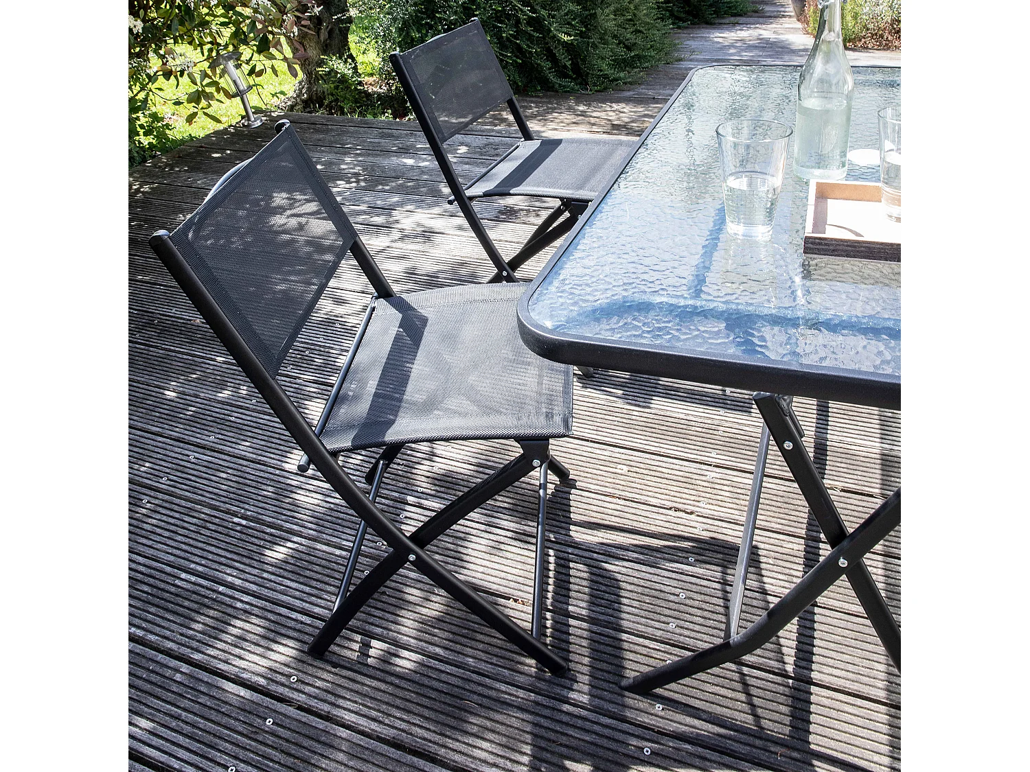 Table de jardin et 4 chaises pliantes en acier et verre noir