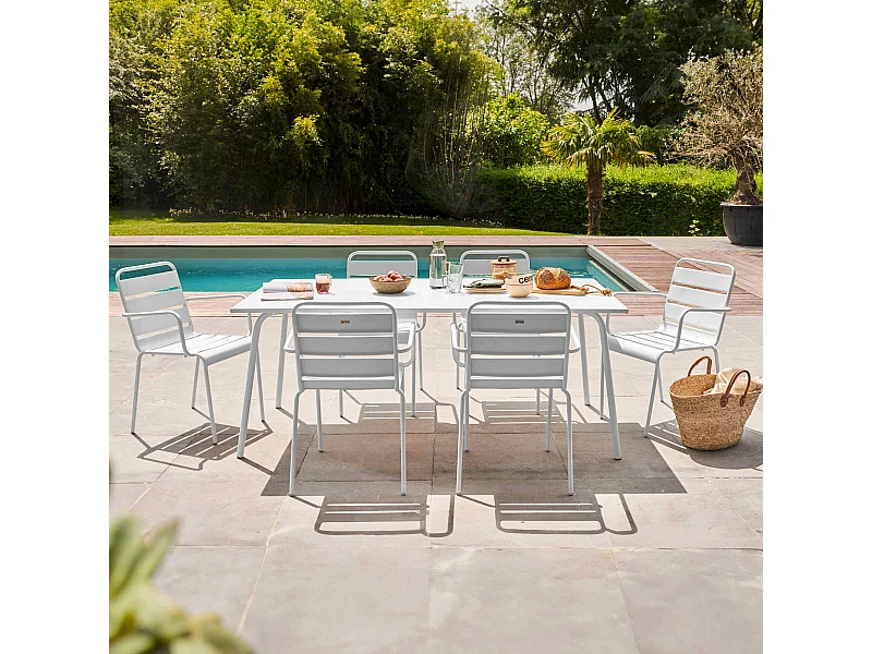 Tuinset met tafel en 6 wit fauteuils