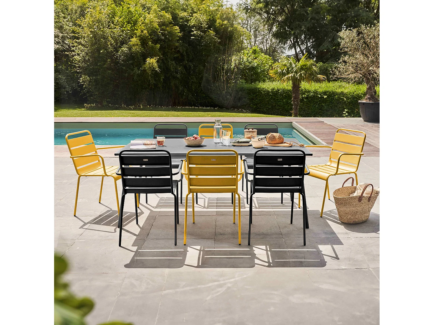 Ensemble table de jardin et 8 fauteuils en métal jaune et gris - Palavas