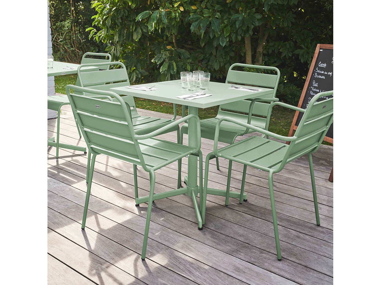 Ensemble table de jardin et 4 fauteuils en métal vert sauge - Palavas