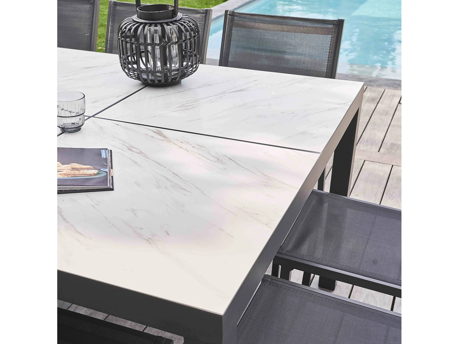 Ensemble table de jardin en céramique effet marbre avec 10 chaises  - Tivoli