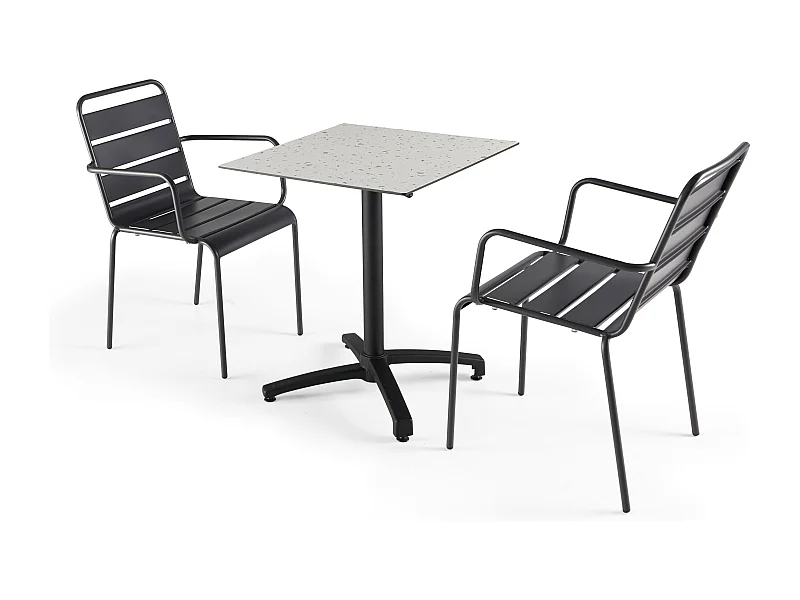 Een terrazzo gelamineerde tuinset en 2 grijze fauteuils