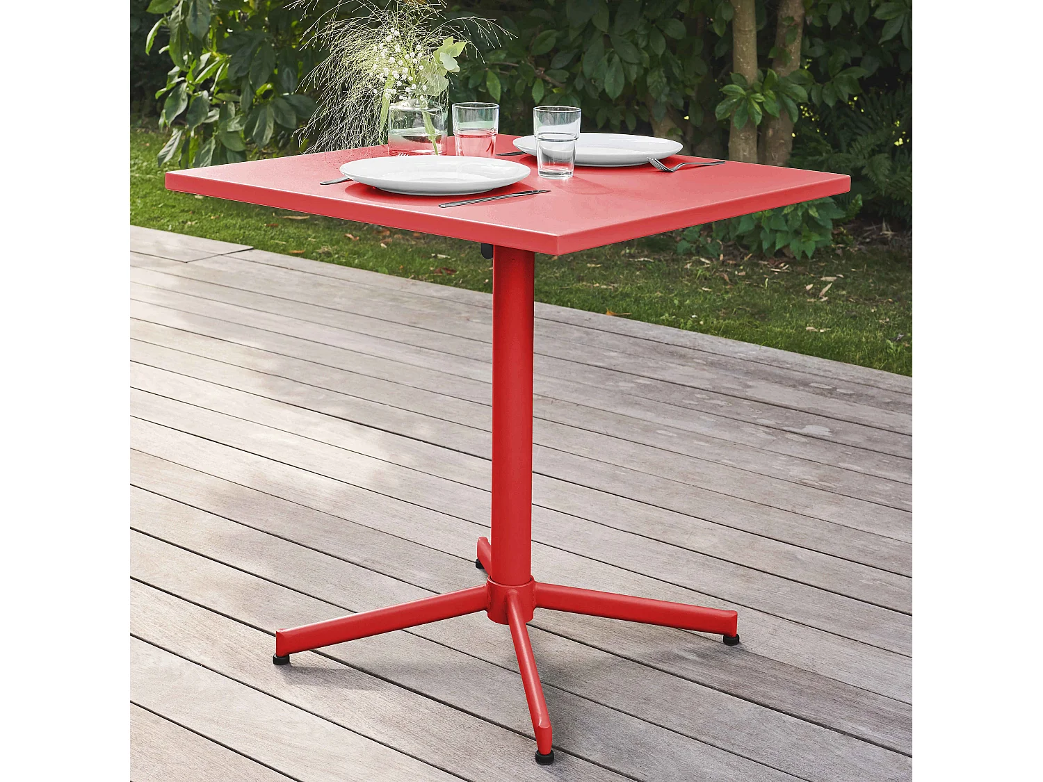 Tuinset met tafel en 4 rode fauteuils