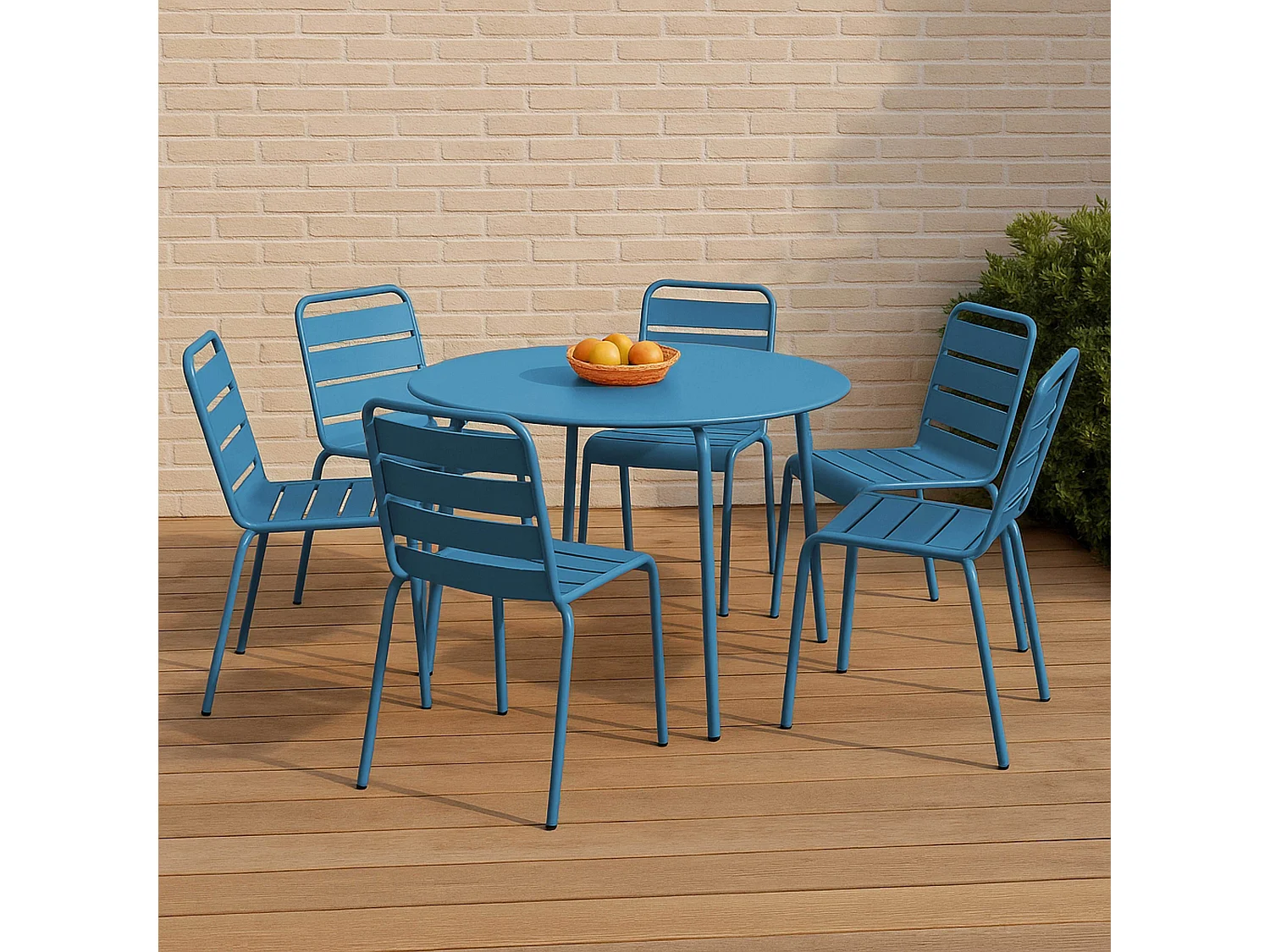 Set van een ronde tuin tafel en 6 stoelen in blauw pacific metaal