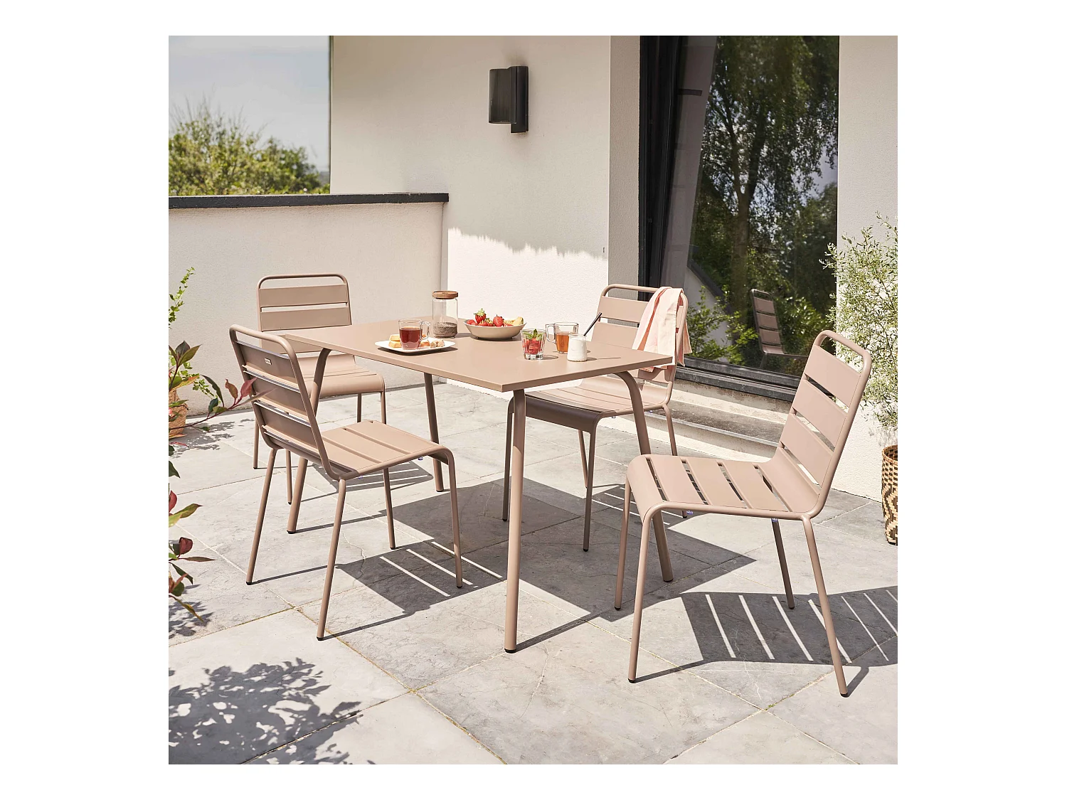 tuinset met tafel en 4 taupe stoelen