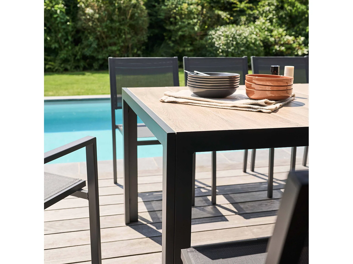 Ensemble table de jardin et 10 assises en aluminium et céramique - Tivoli